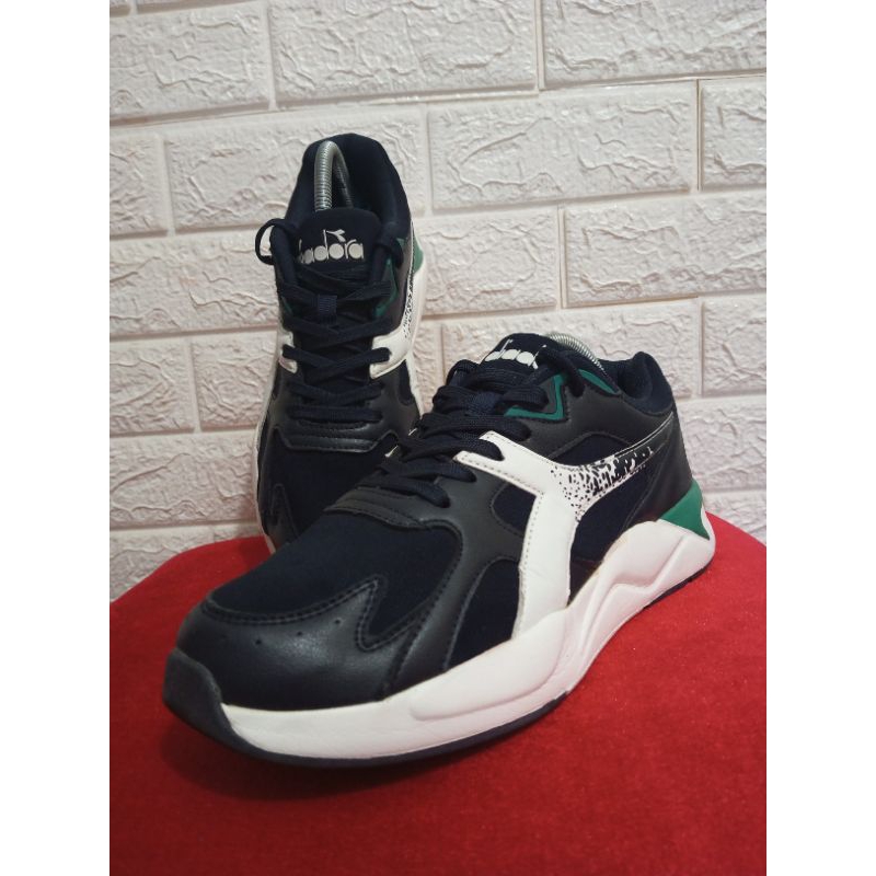 Sepatu sneaker running second seken branded diadora original