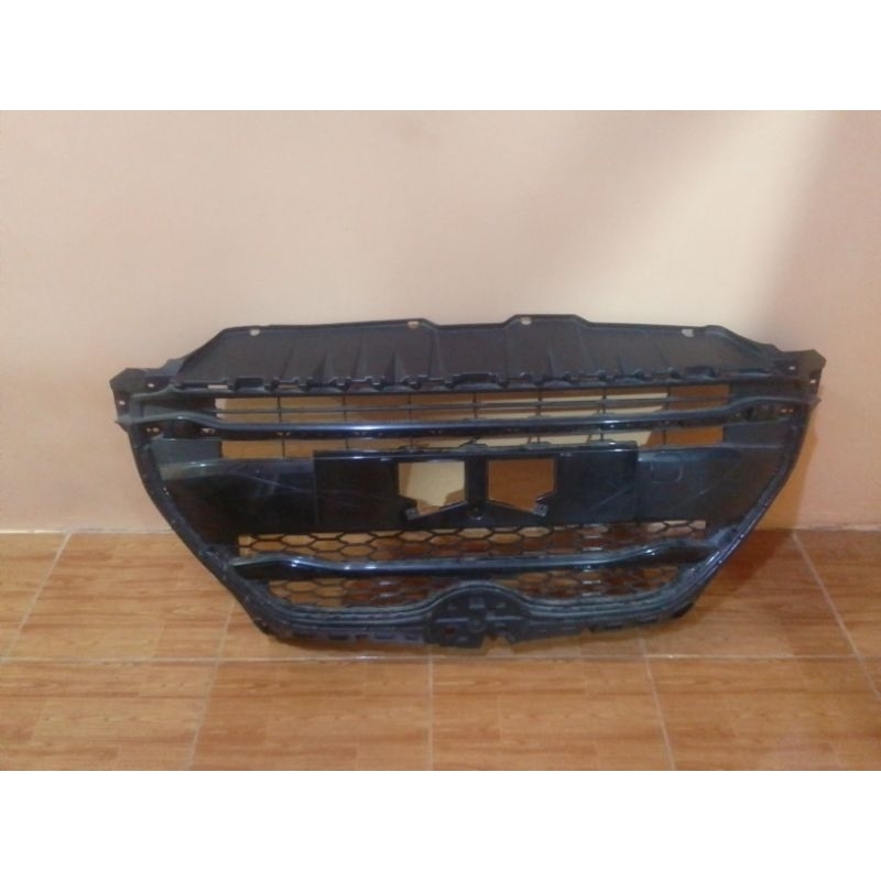 Grill Front Bumper Depan Radiator Toyota Sienta type Q Grill Depan Toyota Sienta type Q Ori/Bekas