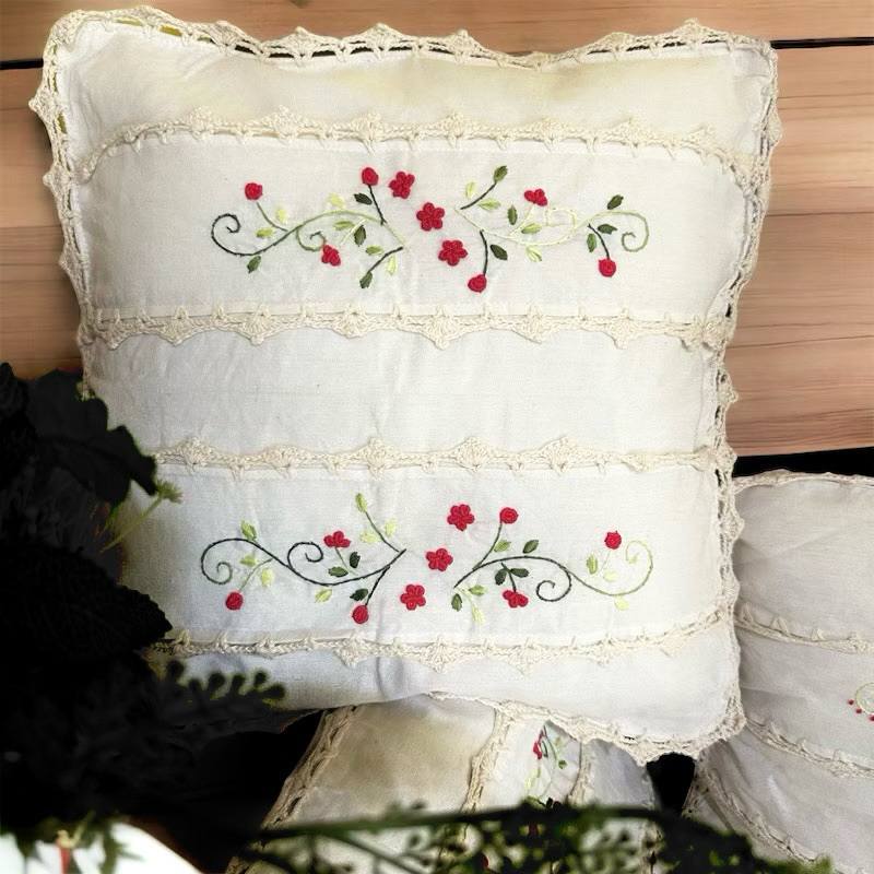 Sarung bantal rajutan Handmade kombinasi sulaman tangan 40x40