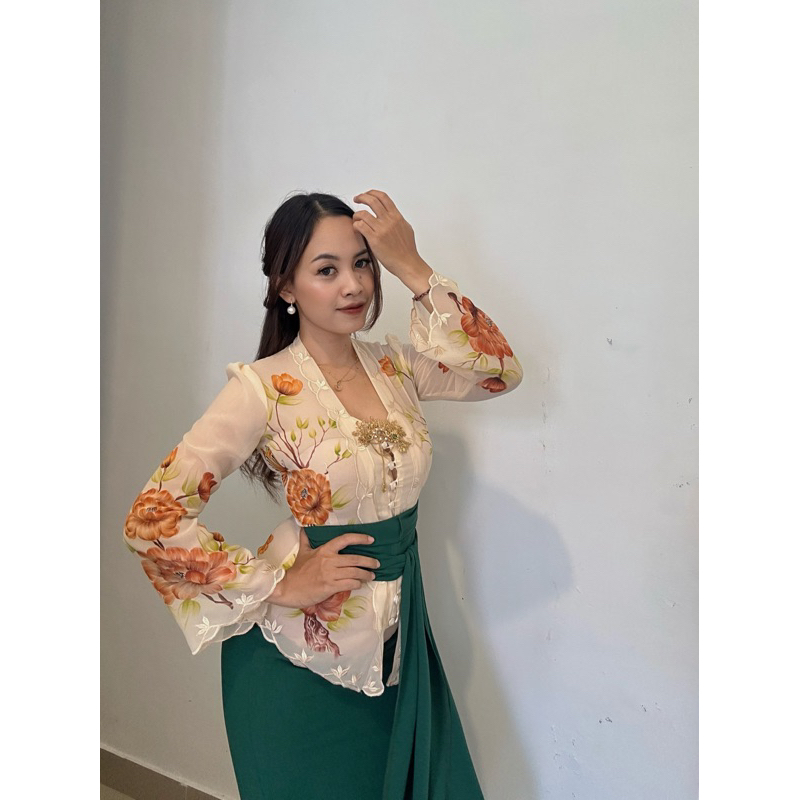 kebaya lukis