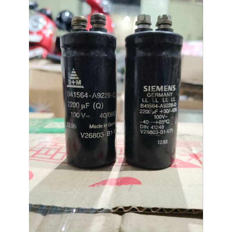 ELKO  (100V2200UF )TINGGI 9.CM LEBAR 3,5.CM