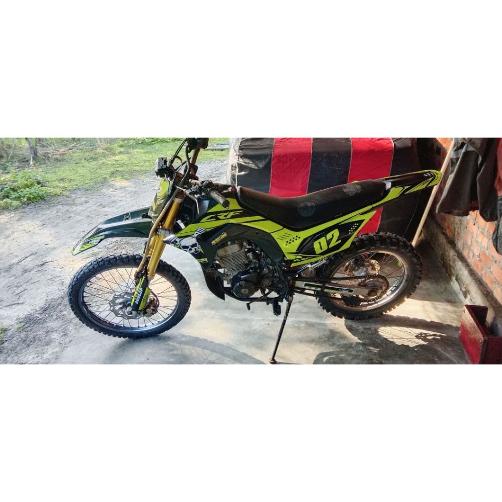 Sticker Striping Sticker CRF 150L 002-Variasi List Motor CRF Desain Minimalis GPC