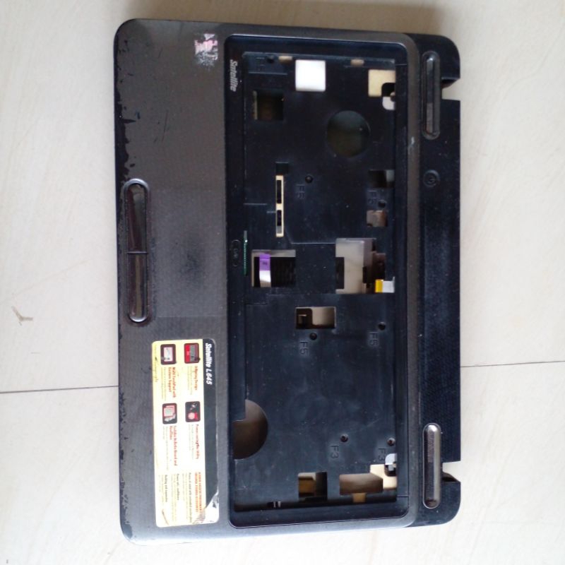 Casing bagian bawah Laptop Toshiba Satellite L745