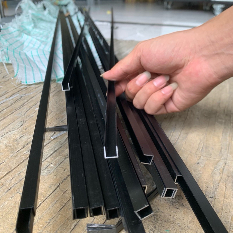 List U Aluminium 9,5MM x 9,5MM Hitam 3 Meter