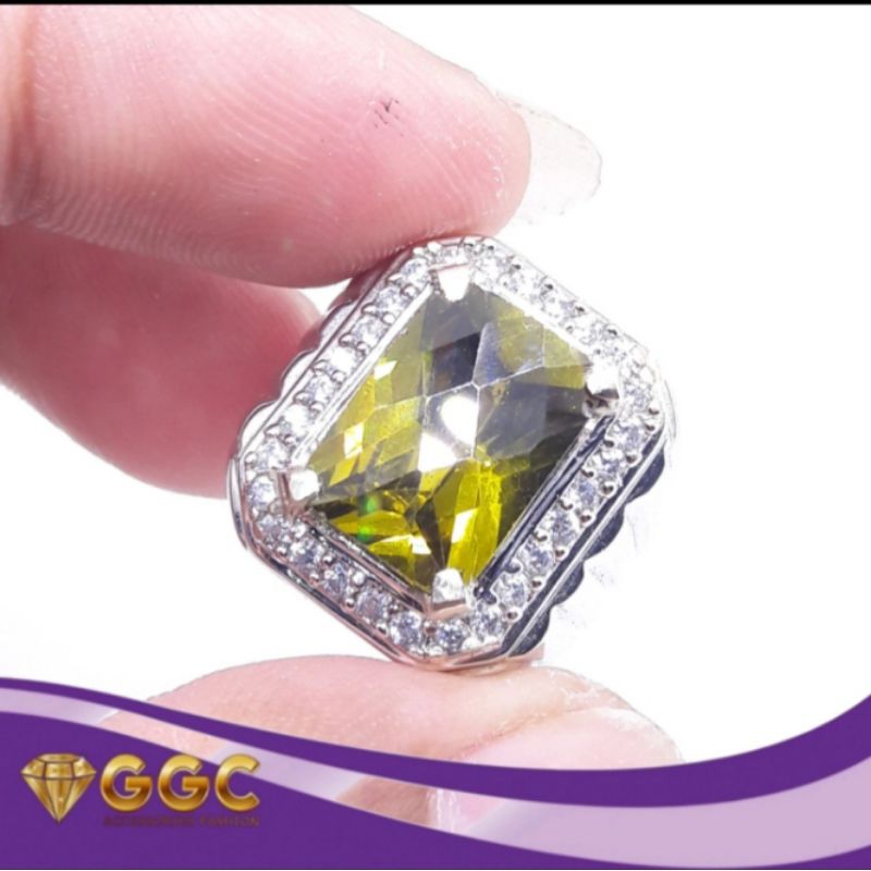 Cincin Green Batu Peridot Zirconia Diamon