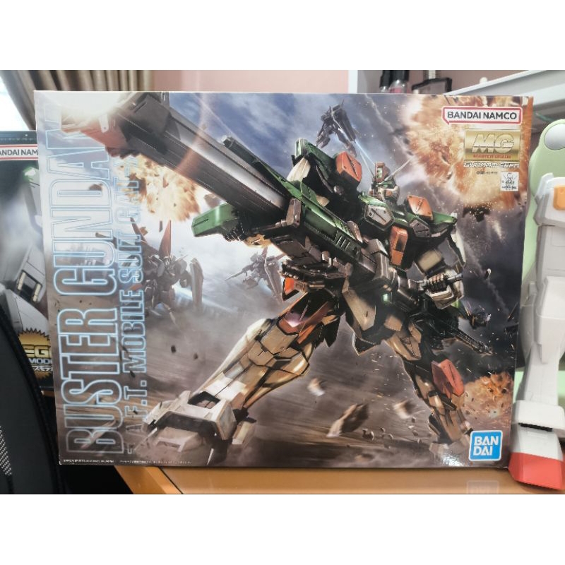 BUSTER GUNDAM MG 1/100