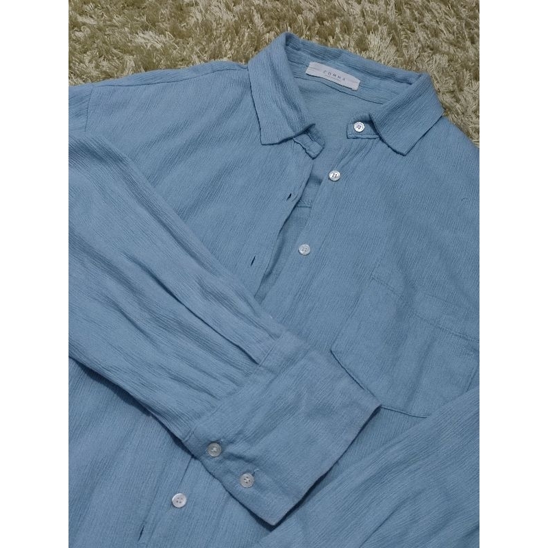 Kemeja rami biru oligarki