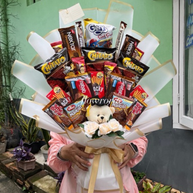 

Buket Snack Graduation Human Size