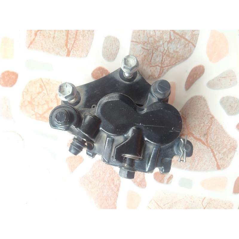 Kaliper depan + breket Satria Fu Injeksi Original