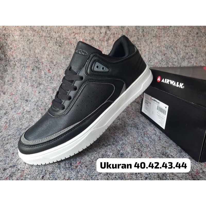 sepatu sneaker airwalk original hitam putih terbaru