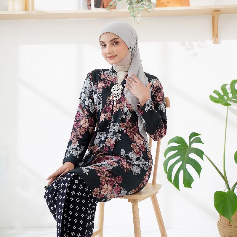 Kebaya Kutubaru/Kutubaru Among Tamu/Kebaya Kutubaru Bunga