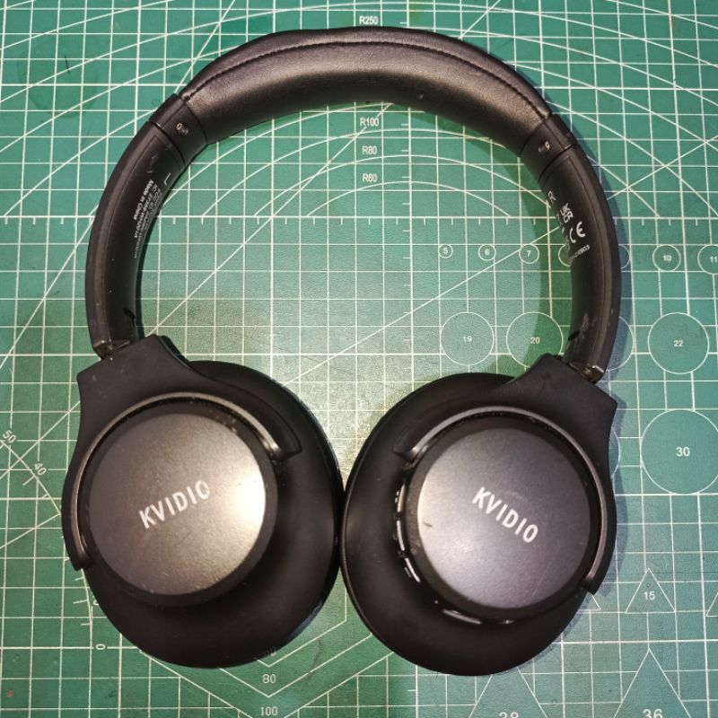 KVIDIO Bluetooth Headphones Over Ear, 65 Hours Playtime Wireless Headphones with Microphone,Foldable