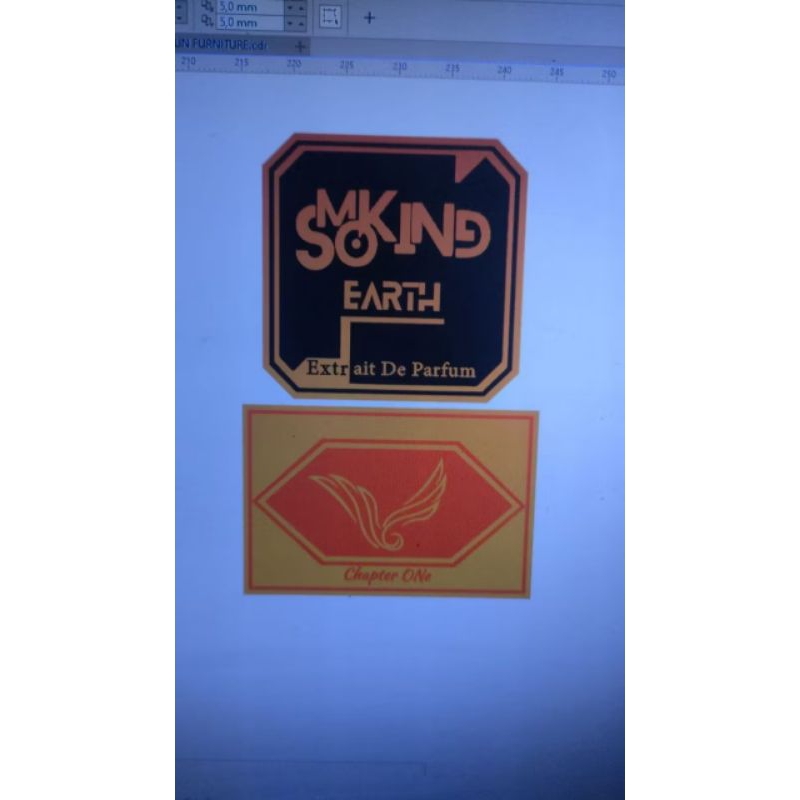 Label plate custom untuk parfum.