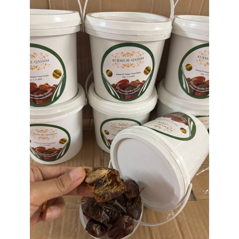 

Kurma Al-Qassim Ember 500gr / 400gr - Kelezatan Manis Alami Tanpa Bahan Kimia