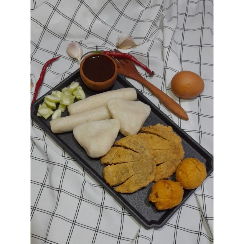 

Pempek Campur Isi 12 Pcs (selam, lenjer, adaan, kulit @3 Pcs)