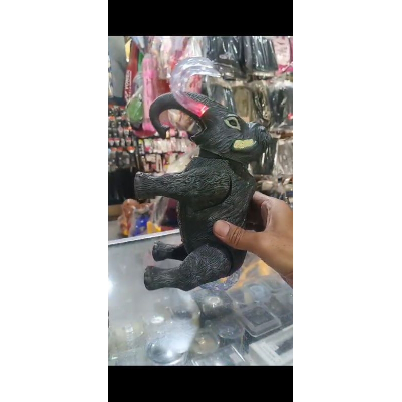 Mainan mammoth gajah purba