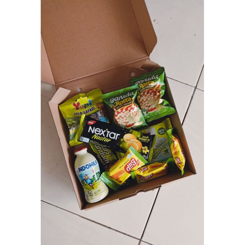 

Gift Snack Box Green Edition