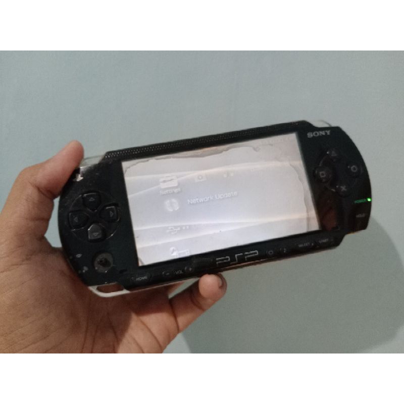 Psp 1000 berminus lcd ada noda bekas air