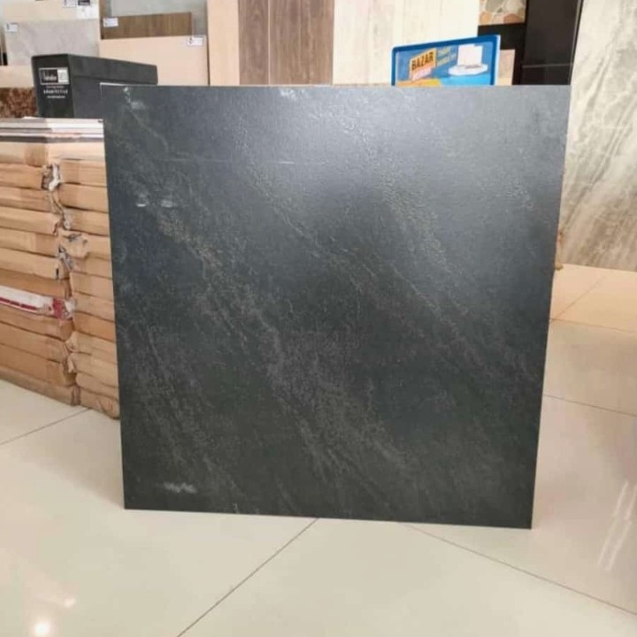 GRANIT CARPOT HITAM PERMUKAAN KASAR UKURAN 60X60 | ARNA STELLA BLACK