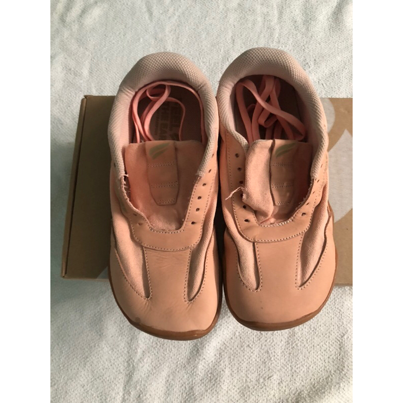 PADA BAREFOOT SNEAKERS PYOPPFLEDGE. PYOPP FLEDGE. PRELOVED PYOPP.