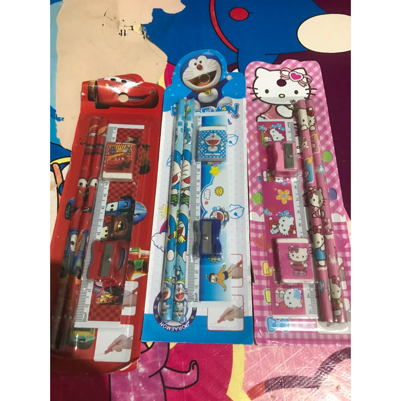 

pensil set karakter