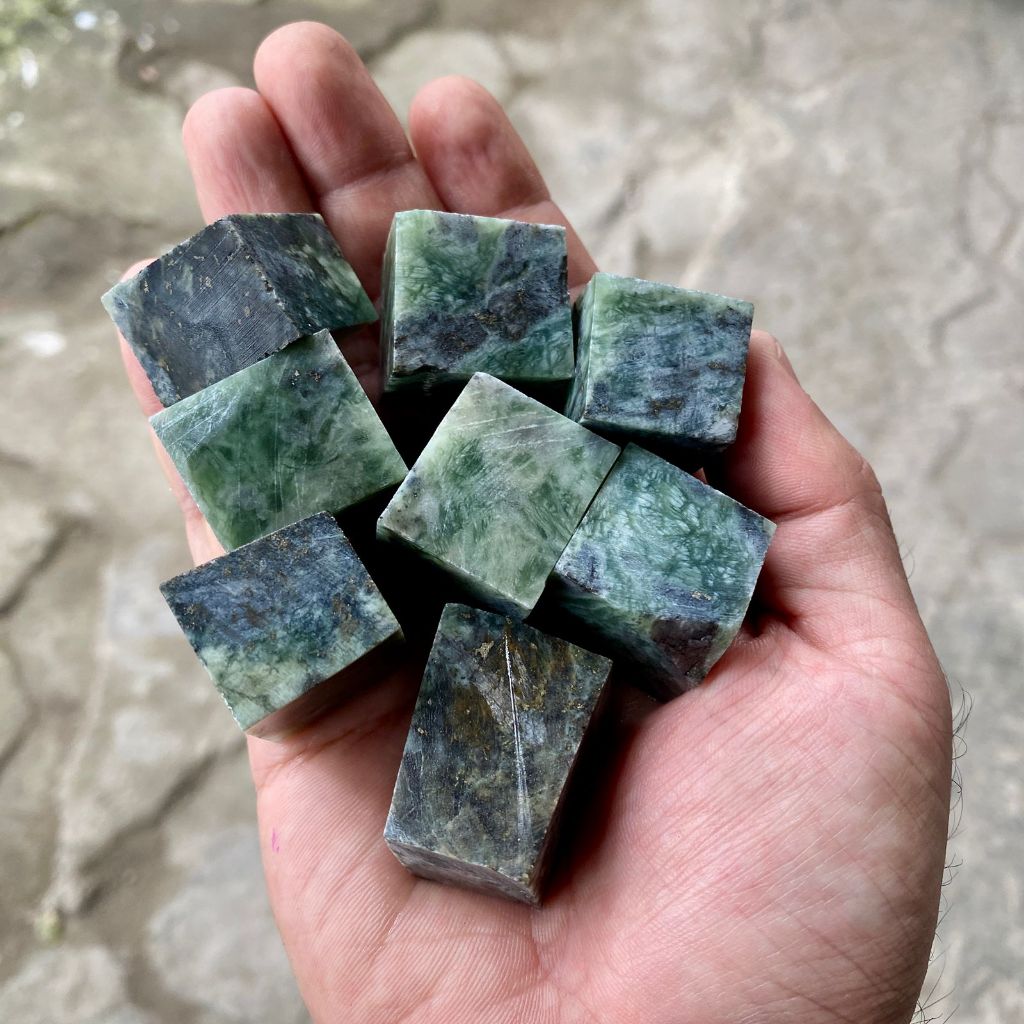 Bongkahan Giok Aceh - Nephrite Jade - Natural Jade