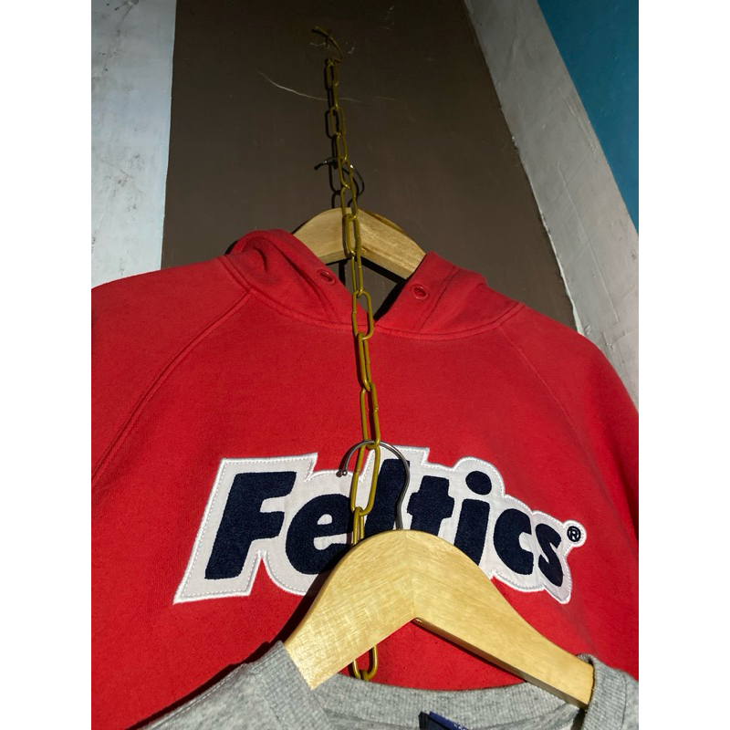 Feltics Hoodie Merah