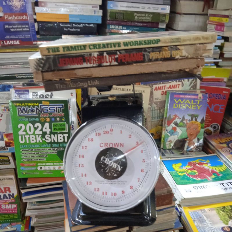 buku hard caver rusak 3 kilo 4 buku Rp 50.000 bekas
