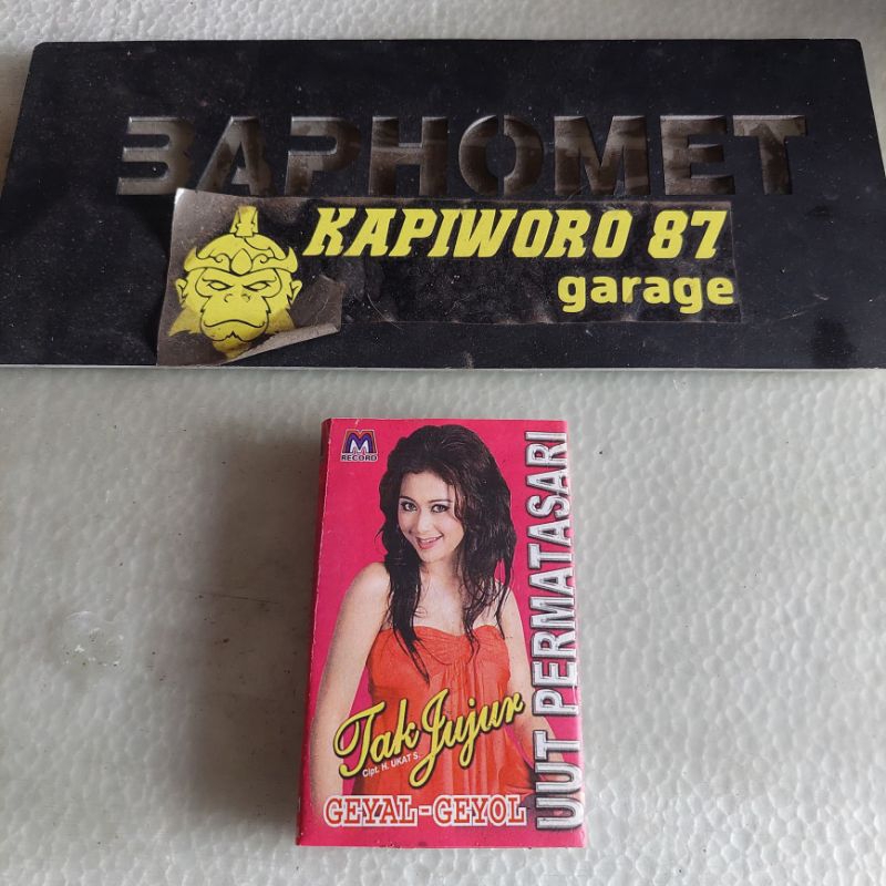 Kaset Pita Uut Permatasari