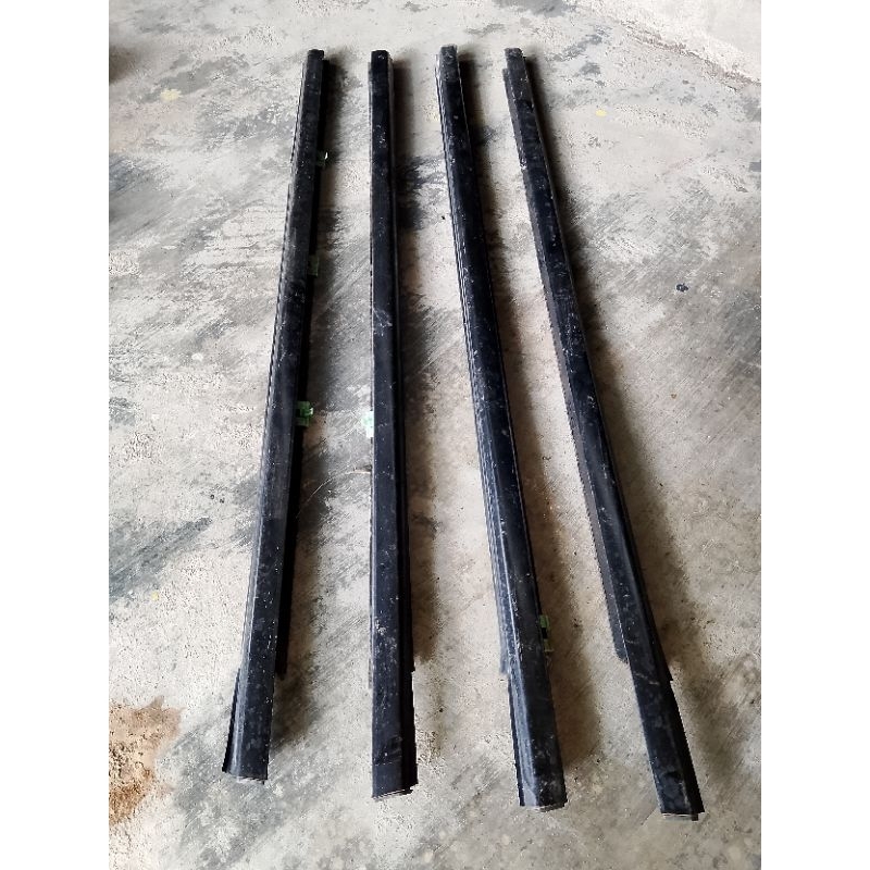 Pelipit Kaca Pintu Luar Timor 1set