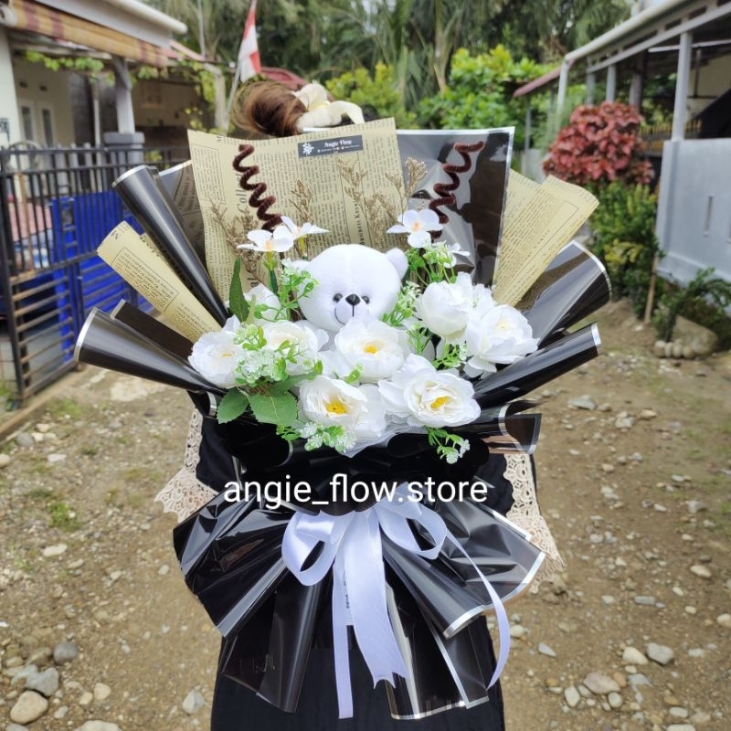 

Bouqet bunga + boneka + lampu LED by angie_flow.store. hari ibu. hari guru. hadiah wisuda. ulang tahun. lamaran