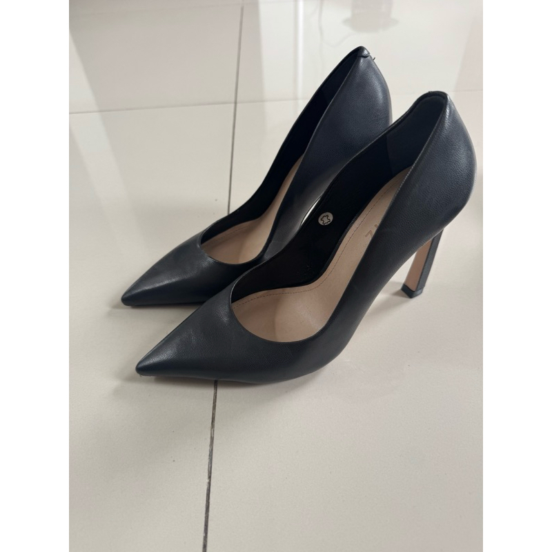 schutz leather pump