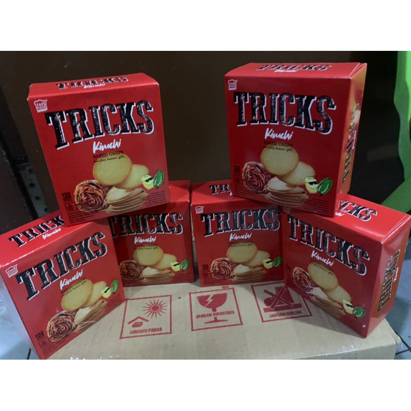 

Snack TRICKS Baked Kentang Kimchi 1 box (4 sachet x 15 g)