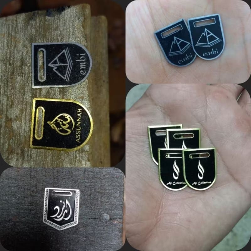 

Label plat hijab pakaian model bandul atau costum