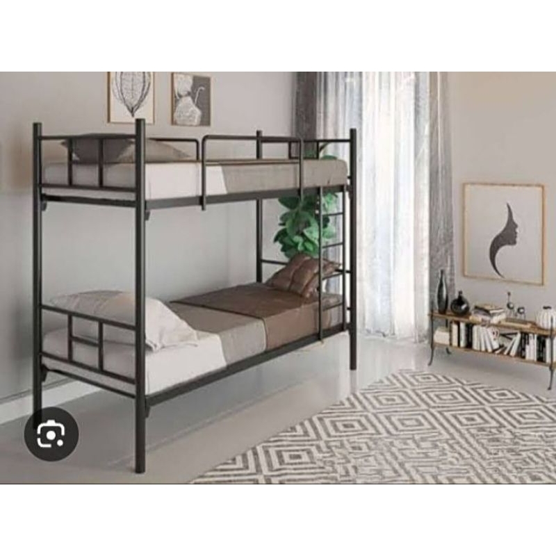 Tempat tidur tingkat 3 kaki besi