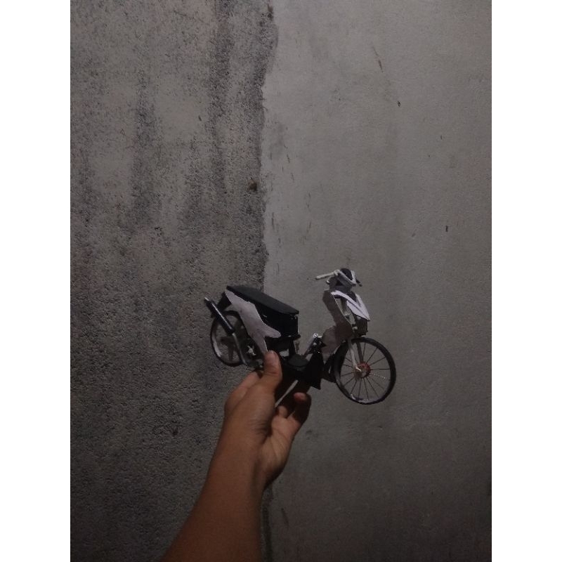 miniatur motor beat deluxe (non gas)/tidak bisa di gas simple aja
