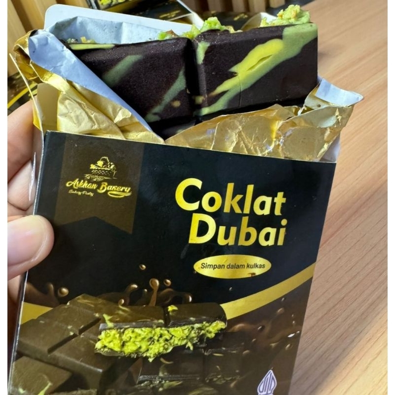 

Coklat Dubai Kacang Mede Mix Kunafa Matcha 140gr