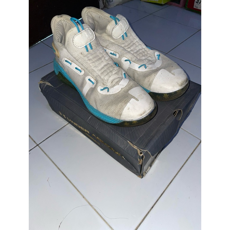 Under Armour Curry 6 Christmas premium