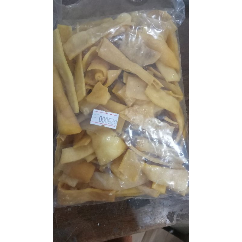 

kerupuk rambak kulit sapi kemasan 500 gram, bentuk panjang tipis, asli dari kulit sapi