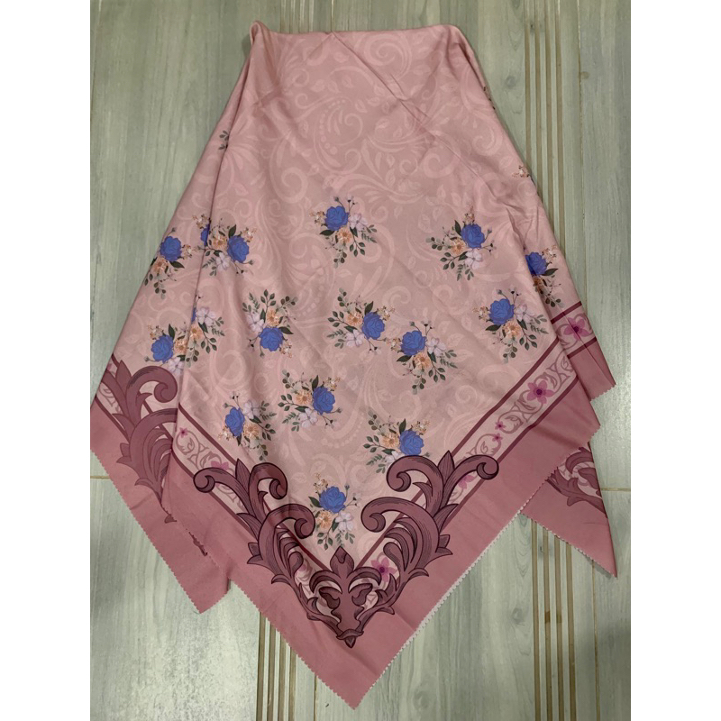 Hijab Segi Empat Motif Pink
