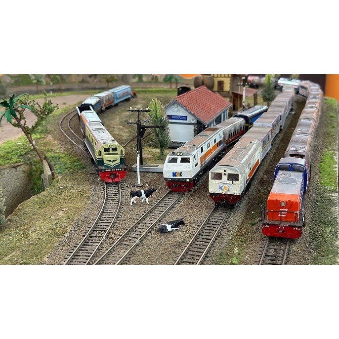 Miniatur Lokomotif Kereta Api Indonesia Gerbong Kereta Api Mainan Koleksi Anak