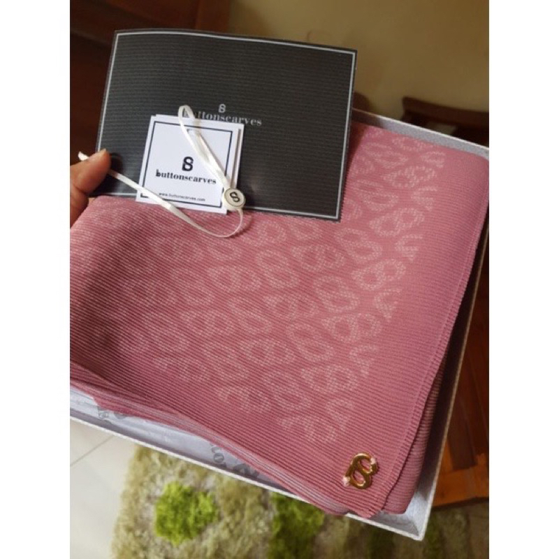 Preloved pasmina buttonscarves original / preloved scarf Buttonscarves harga nett