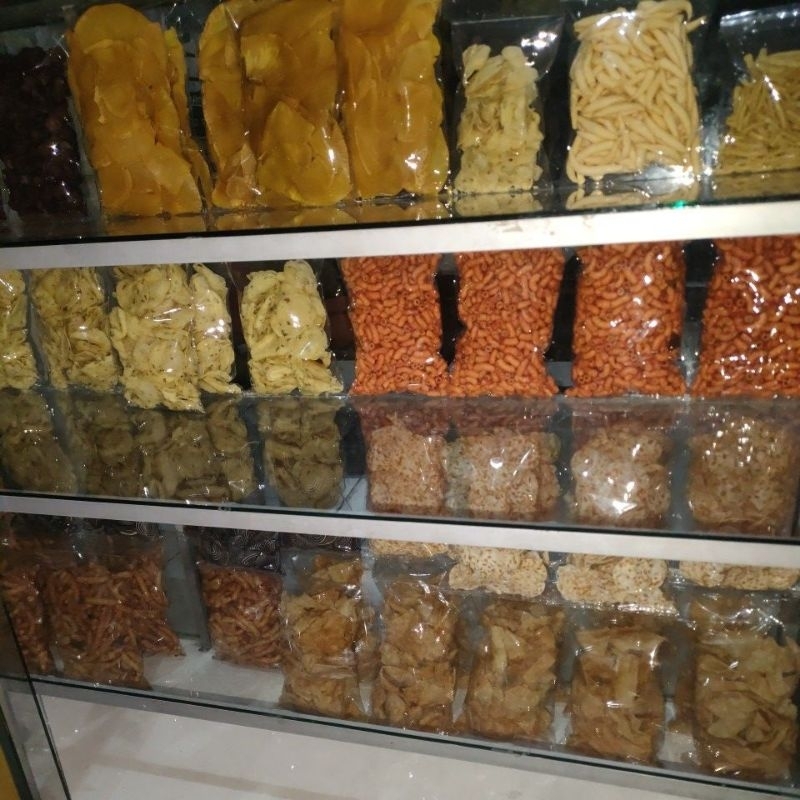 

Cemilan 4 macam produk campur - cut intan snak