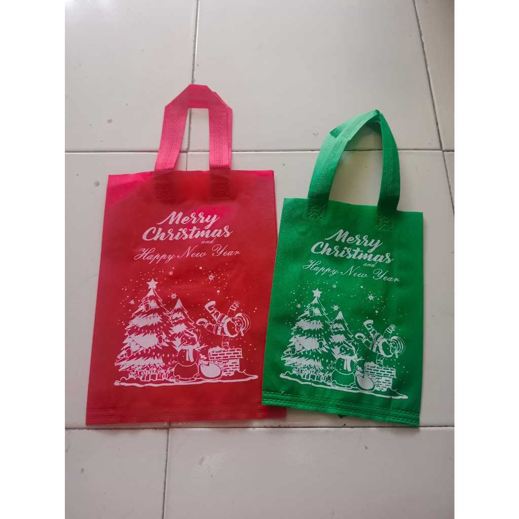 

Hemat 25 12 Pcs goodie bag natal Tas Spunbond Edisi Natal Christmas