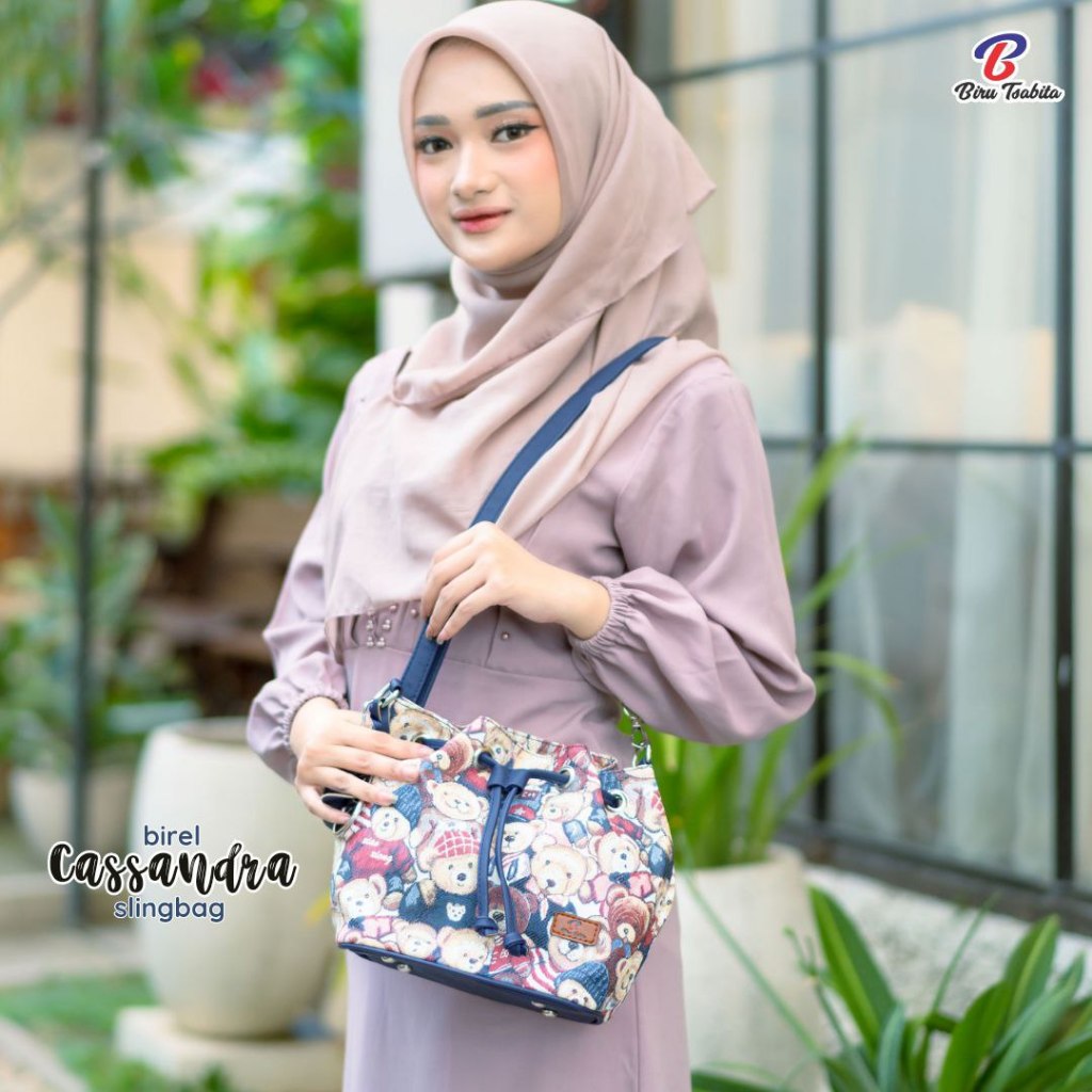 TAS SELEMPANG CASSANDRA PANDA BY BIRU TSABITA