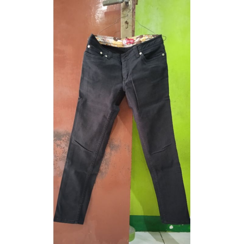 Graphis celana jeans hitam (preloved)
