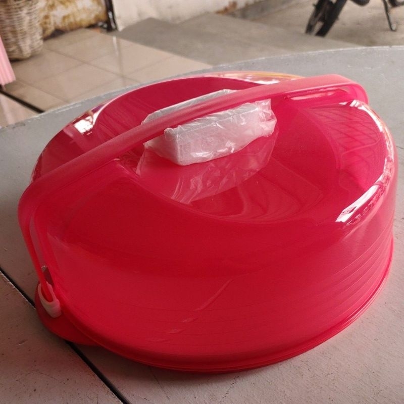 Cake Taker Tupperware