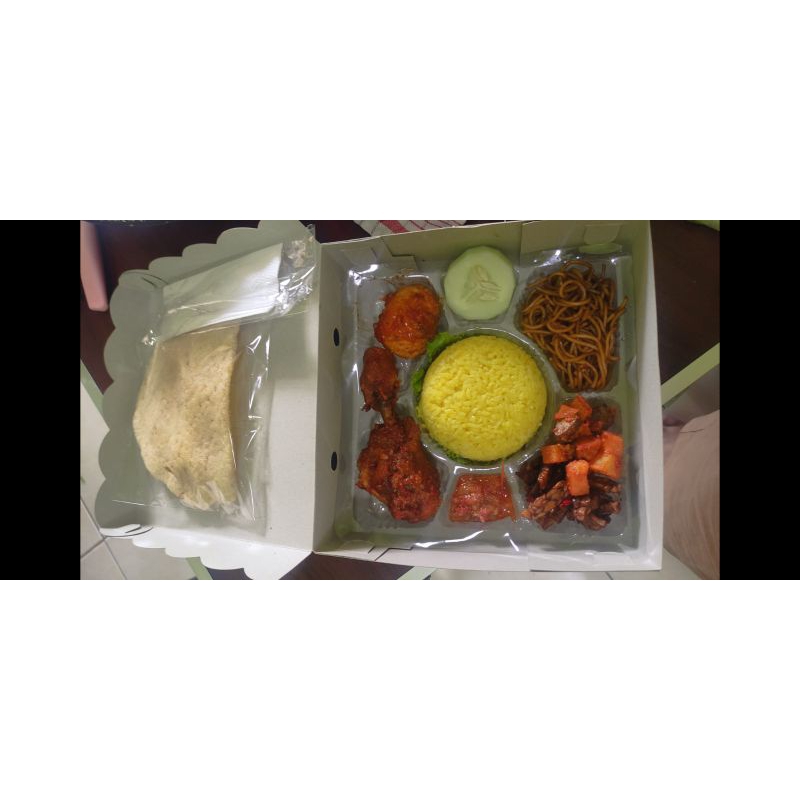 

nasi kuning lengkap