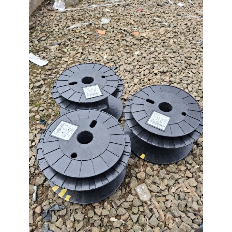 Gulungan Kabel atau kawat bekas