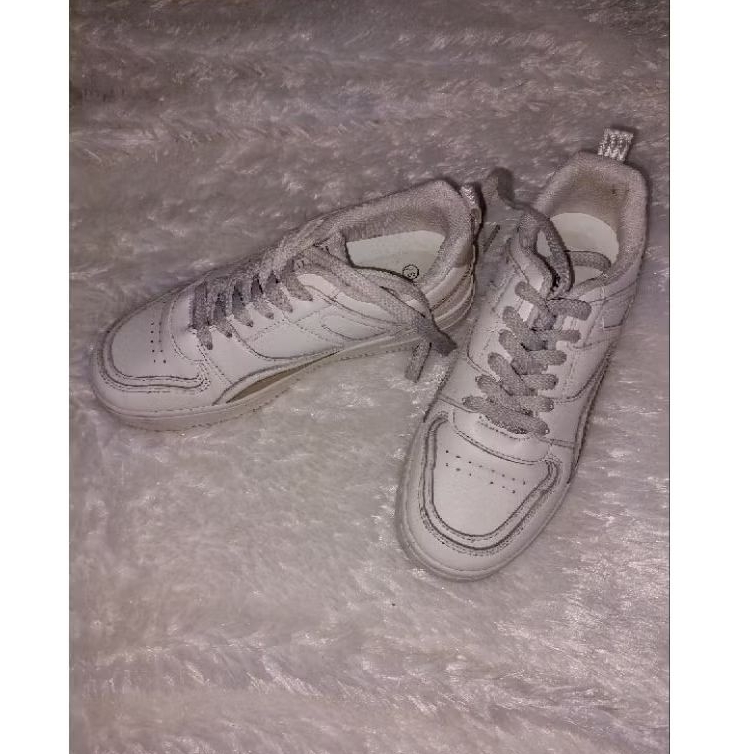 Sepatu / Sneakers / Alas Kaki / Sepatu Wanita / Sepatu Duff